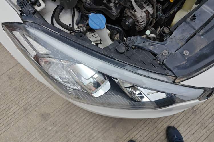 Used Kia K3 2015 1.6L Manual GL Right Front Headlight