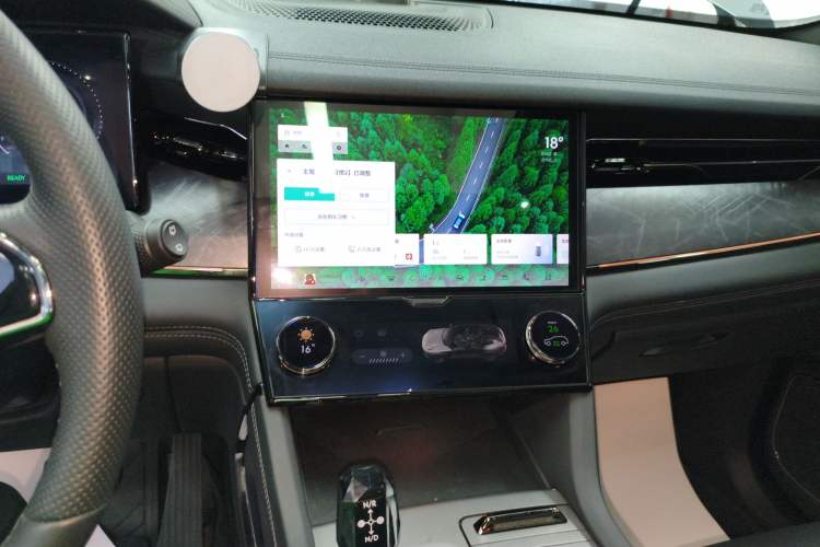 Used Lynk & Co 09 EM-P 2021 2.0T PHEV Halo Six-Seater Audio And AC Panel