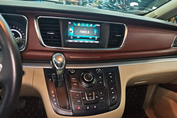 Used Buick GL8 2018 28T Luxury Model China VI Standard