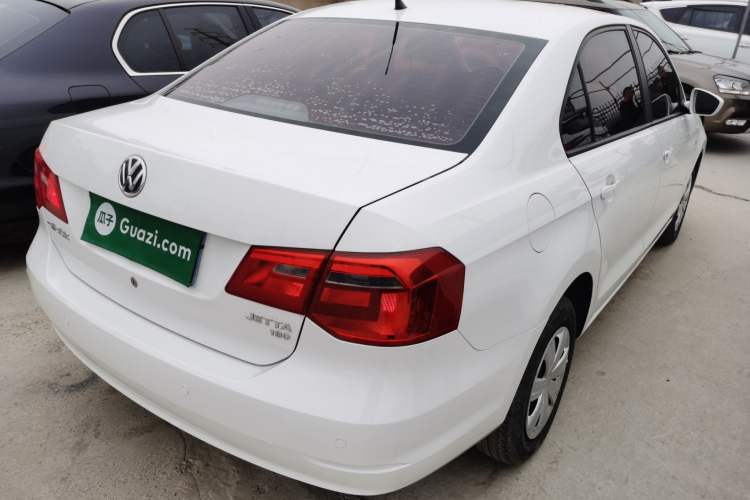 Used Volkswagen Jetta 2015 1.6L Automatic Fashion Model
