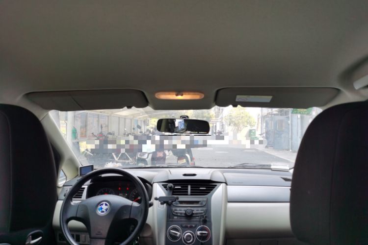 Used Venucia R50 2015 1.6L Automatic Fashion Edition
