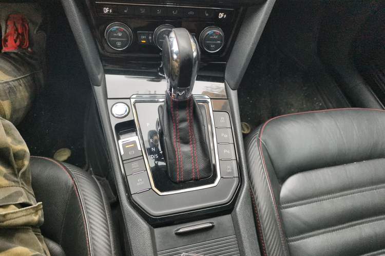 Used Volkswagen Lamando 2017 2.0T GTS Gear Lever