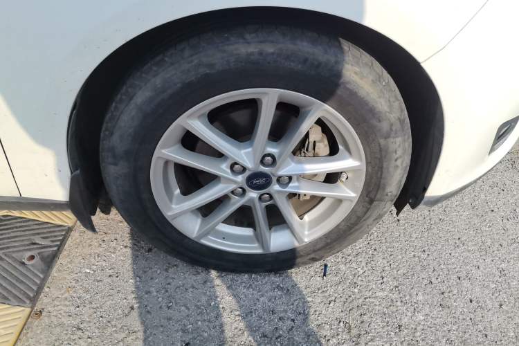 Used Ford Focus 2017 Sedan 1.6L Automatic Fashion Edition Smart Drive Version
