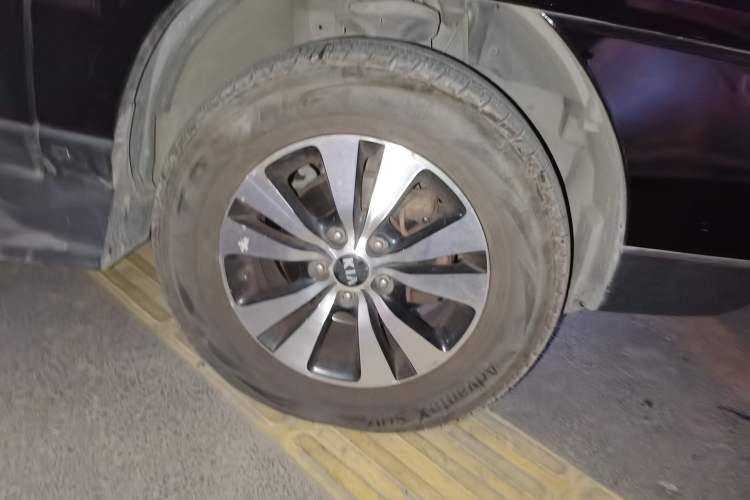 Used Kia Sportage 2013 2.0L Automatic Two-Wheel Drive GLS Trim Right Front Wheel Hub