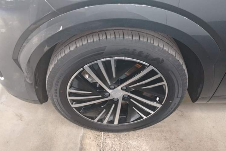 Used Lynk & Co 08 EM-P 2025 120km Long-Range Plus