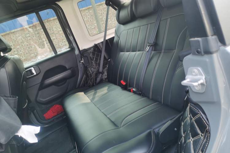 Used Jeep Wrangler 2018 2.0T Sahara Four-Door Edition
