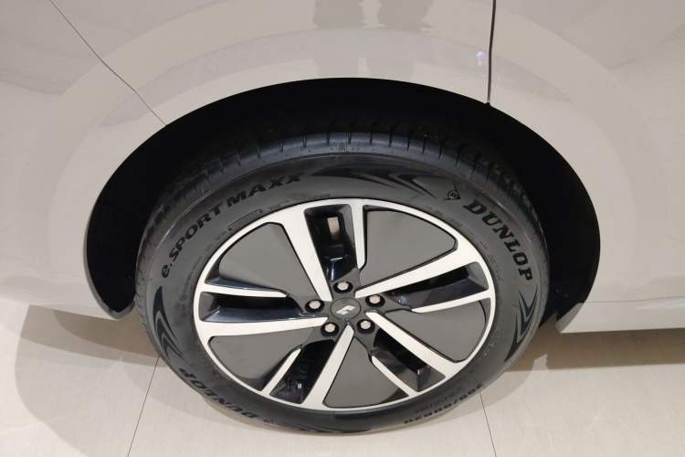 Used Li Auto L6 2025 Pro Smart Refresh Edition Right Rear Wheel Hub