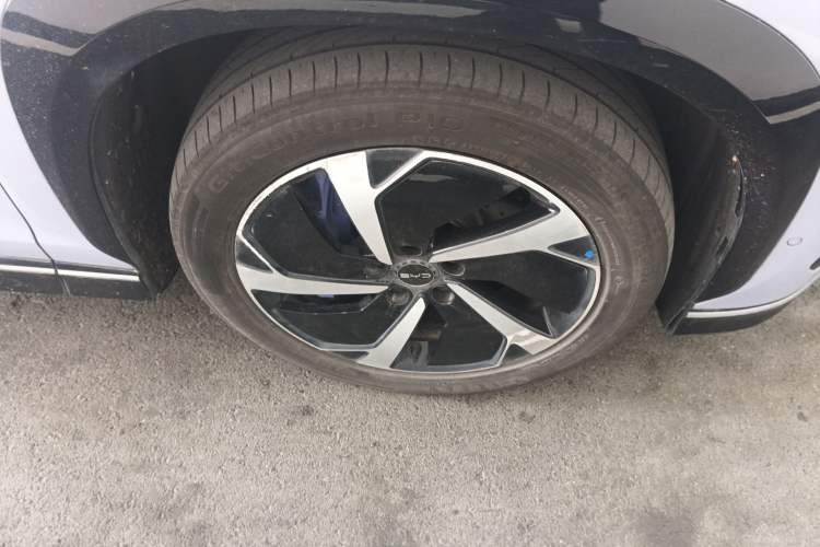 Used BYD Sealion 07 EV 2024 610 Long-Range Version Right Front Wheel Hub