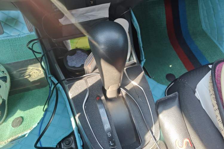 Used Honda Fit 2014 1.5L SE CVT Fashion Model Gear Lever