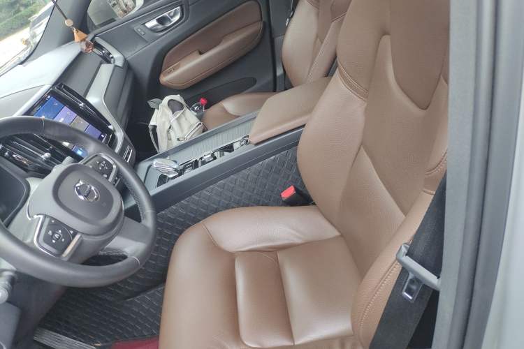 Used Volvo XC60 2022 B5 4x4 Zhiyi Luxury Edition
