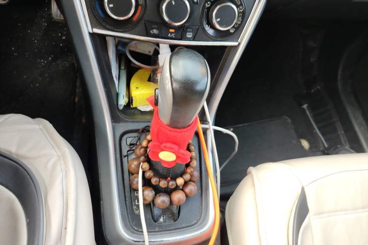 Used Suzuki S-Cross 2014 1.6L CVT Two-Wheel Drive Entry Model Gear Lever