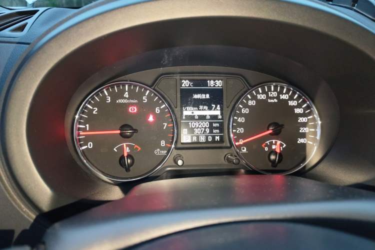 Used Dongfeng Fengdu MX6 2015 2.0L CVT Two-Wheel Drive Excellence Edition Instrument Cluster