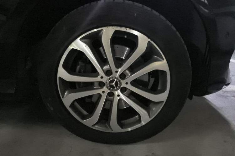 Used Mercedes-Benz GLE 2017 GLE 320 4MATIC Dynamic Model Right Front Wheel Hub