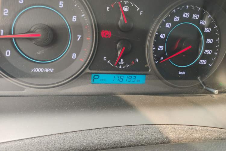 Used Chevrolet Captiva 2013 2.4L Two-Wheel Drive City Edition 7-Seater Odometer Close Up