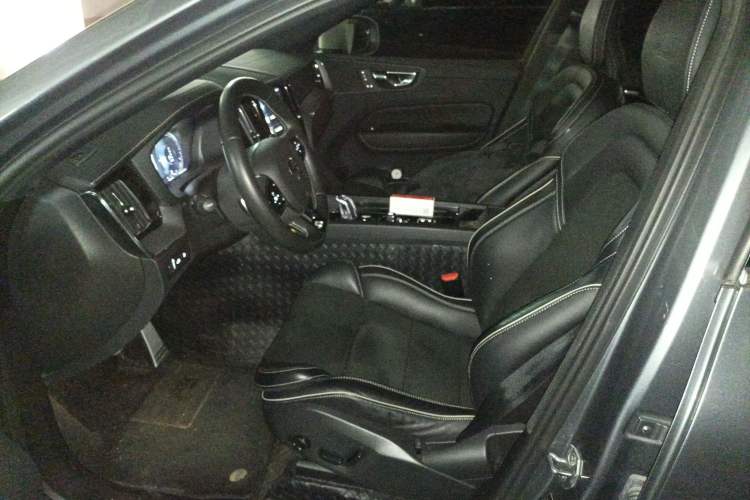 Used Volvo XC60 New Energy 2019 T8 E-Drive Hybrid Intelligent Luxury Sport Edition China VI