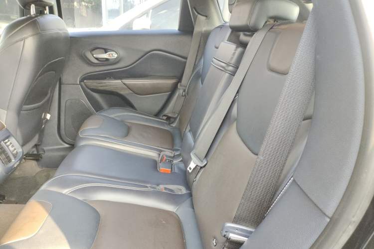 Used Jeep Cherokee 2016 2.4L Professional Smart Version