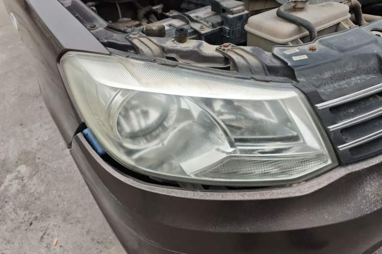 Used Dongfeng Fengon 2013 1.5L Manual Deluxe Model DK15 Right Front Headlight
