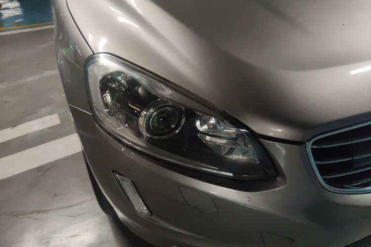 Used Volvo XC60 2016 T5 AWD Zhiyuan Edition Right Front Headlight