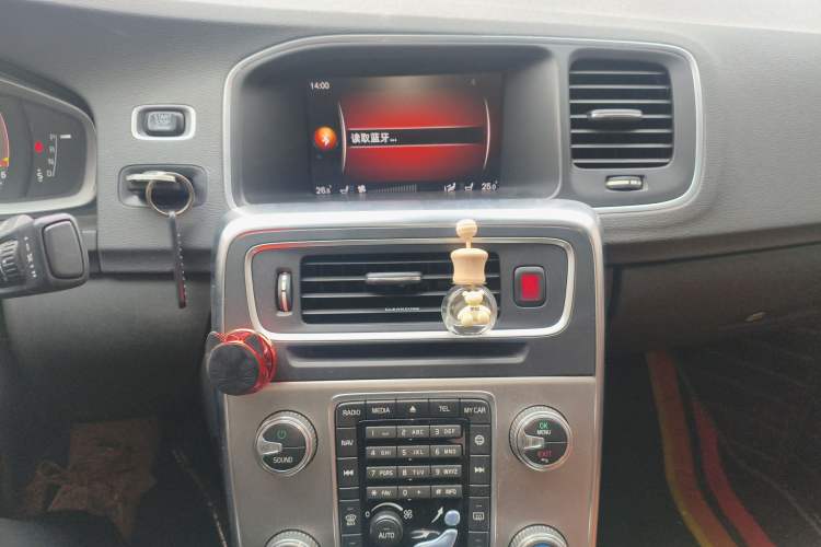 Used Volvo S60 2017 S60L T4 Smart Range Edition Audio And AC Panel