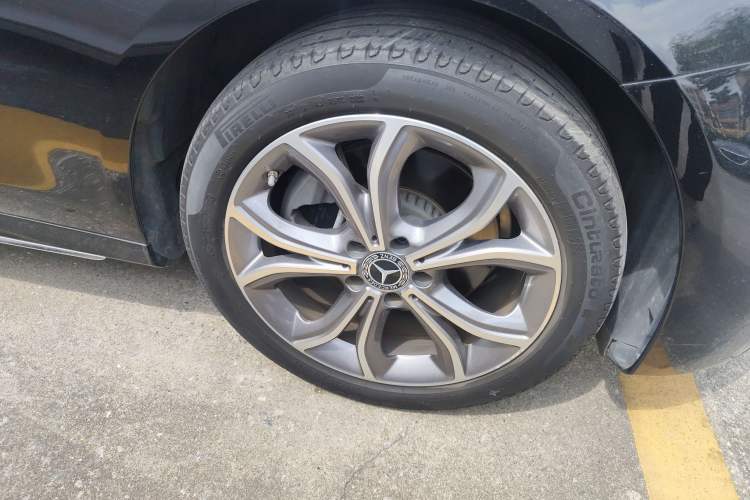 Used Mercedes-Benz E-Class 2022 Revised Version E 300 L Sporty and Stylish Edition Right Front Wheel Hub