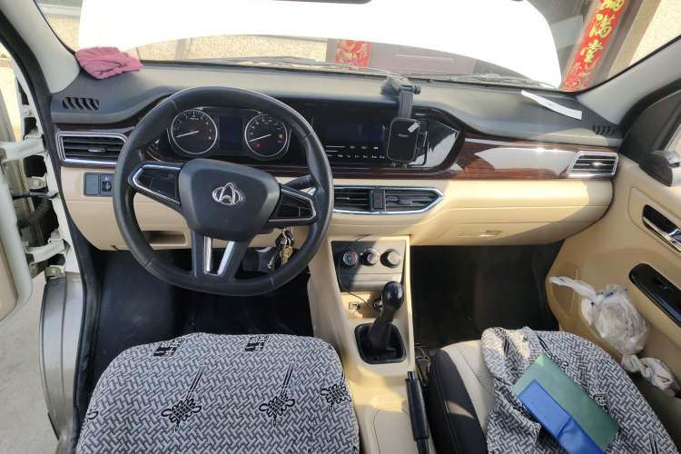 Used CHANGAN KUAYUE Xing V3 2022 1.5L Gasoline Comfort-Grade 5-Seater Minivan JL473QH Center Console