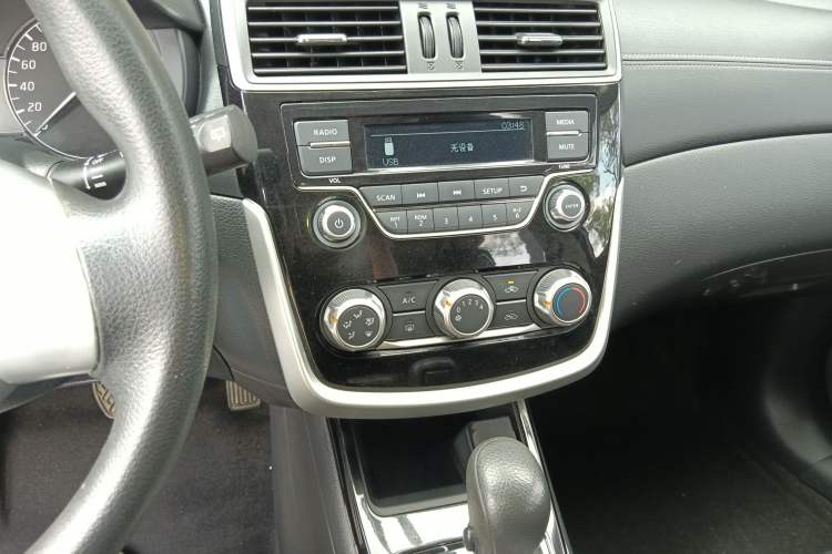 Used Nissan Tiida 2016 1.6L CVT Cool Dynamic Edition
