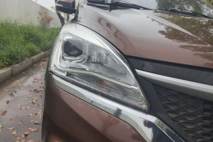 Used HYOSOW H3 2015 1.5L manual luxury version Right Front Headlight