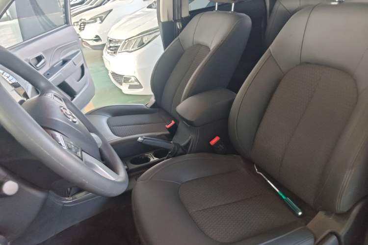 Used Great Wall Wingle 5 2021 1.5T Two-Wheel Drive "Dry Meal" Value Edition with an Extra-Long 1820mm Cargo Bed Equipped with GW4G15K Engine Left Front Seat