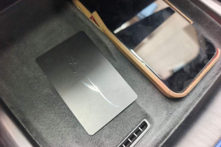 Used Xiaomi Auto SU7 2024 Four-Wheel Drive Ultra-Long Range Advanced Intelligent Driving Max Edition Vehicle Key