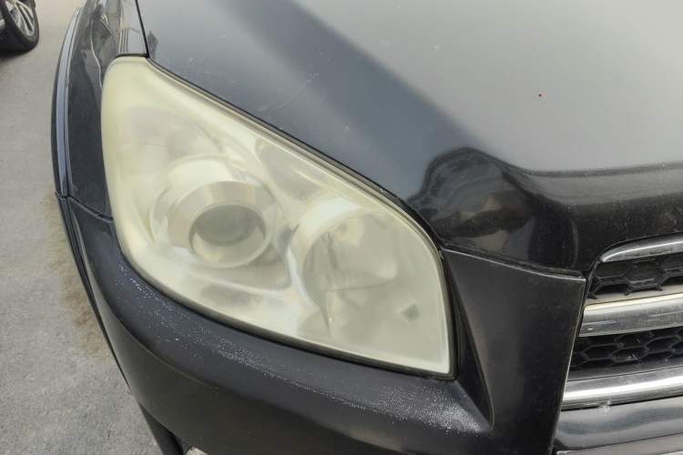 Used Toyota RAV4 2010 2.4L Automatic Deluxe Upgrade Edition Right Front Headlight