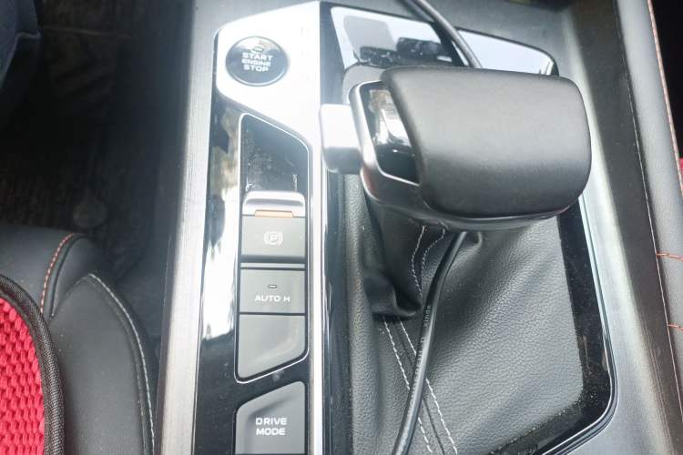 Used CHANGAN OSHAN X7 PLUS 2022 1.5T Blue Whale Edition Automatic Prestige 7-Seater Gear Lever