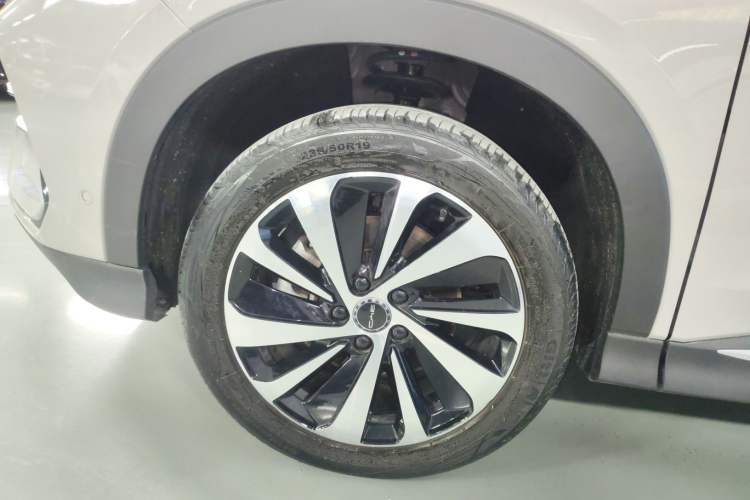 Used BYD Song PLUS New Energy 2023 Champion Edition EV 520KM Luxury Model Left Front Wheel Hub