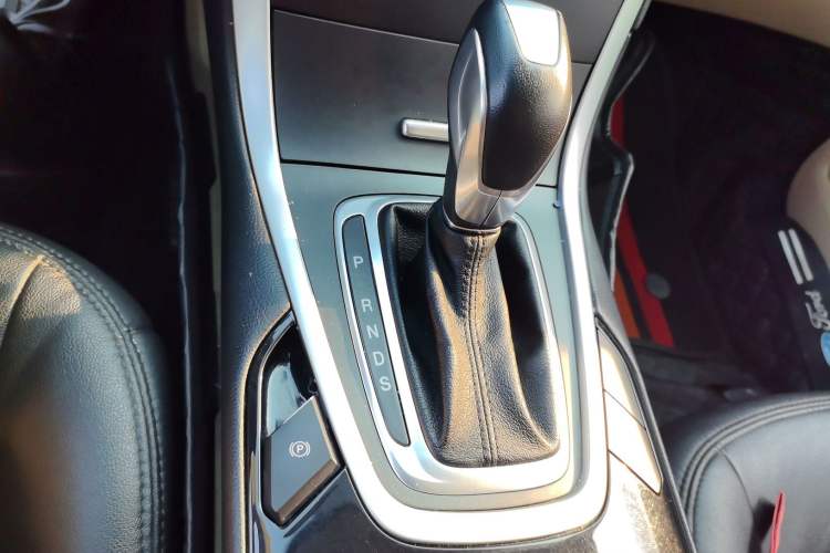 Used Ford Edge 2018 EcoBoost 245 Two-Wheel-Drive Titanium 5-Seater China V Standard Gear Lever