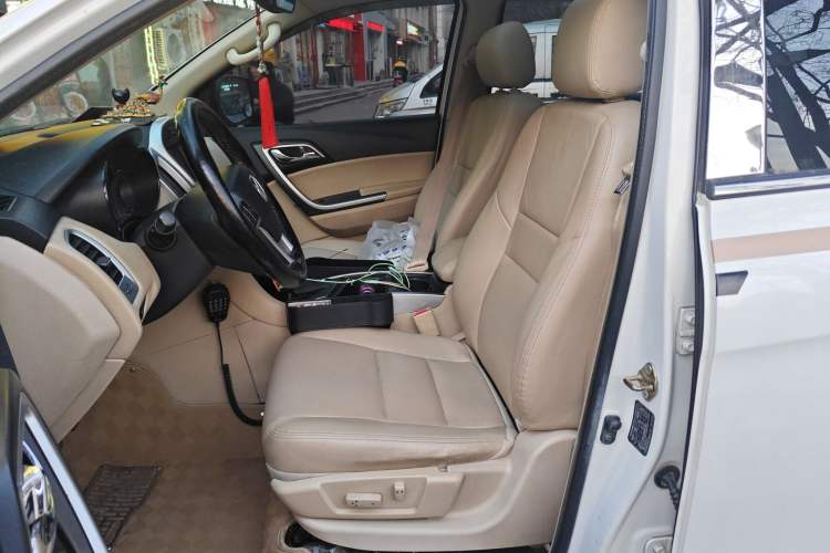 Used JMC Yusheng S350 2013 2.4T Automatic 2WD Diesel Luxury Edition 5 Seats Left Front Seat