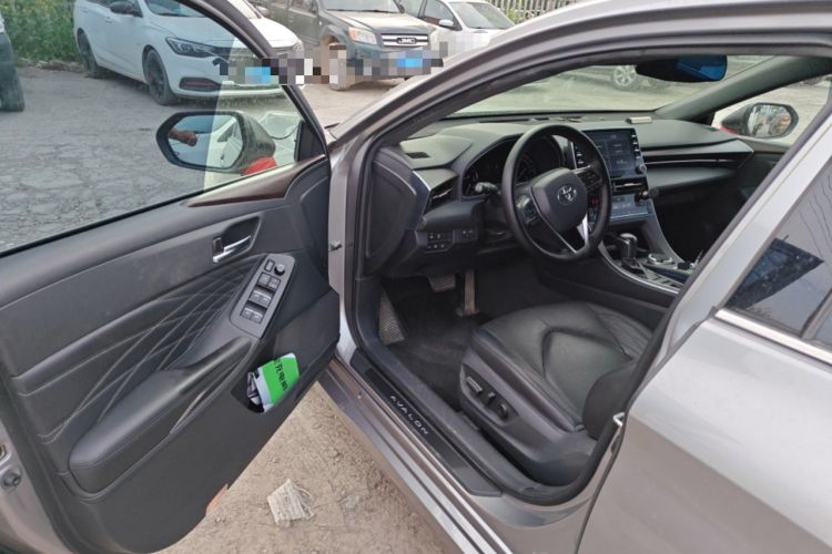 Used Toyota Avalon 2019 2.5L Touring Premium Version China VI Standard Driver Seat