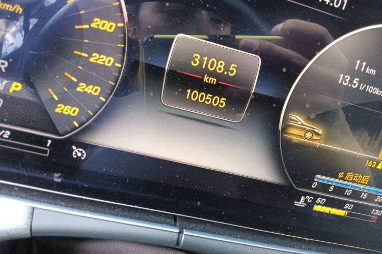 Used Mercedes-Benz CLS 2018 CLS 300 Luxury Model Odometer Close Up