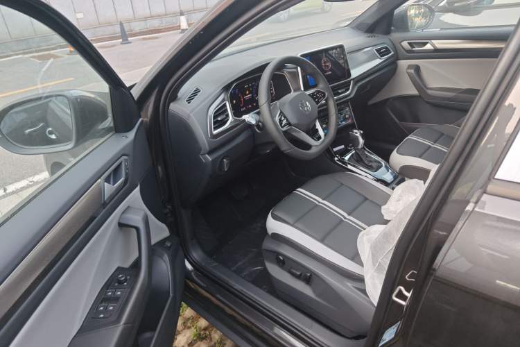 Used Volkswagen T-ROC 2025 Facelifted 300TSI DSG Two-Wheel-Drive Starlight Edition