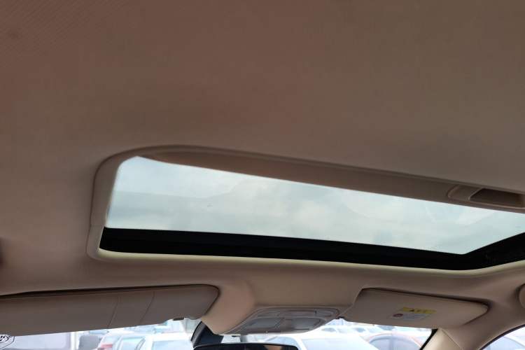 Used Yema T70 2016 1.8T CVT Elegant Model Headliner