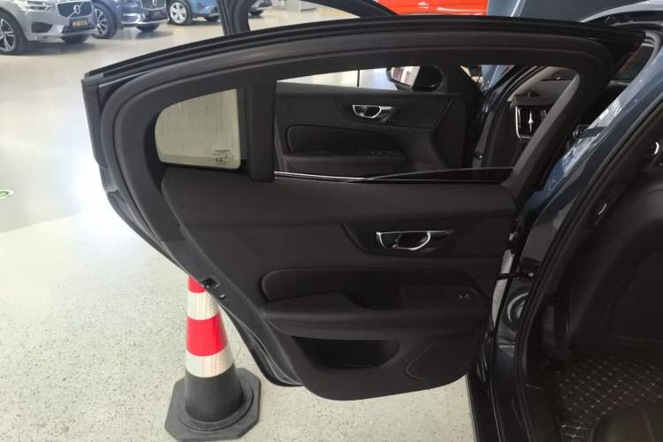 Used Volvo S60 2021 T4 Zhiyi Luxury Edition
