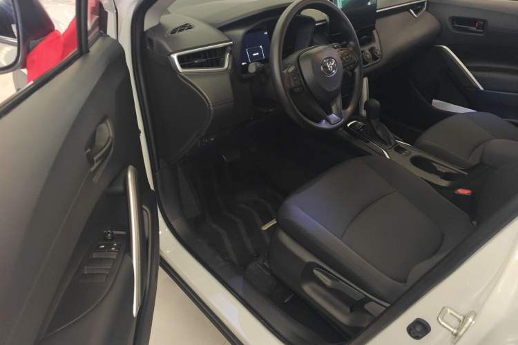 Used Toyota Corolla Cross 2024 2.0L Pioneer Edition
