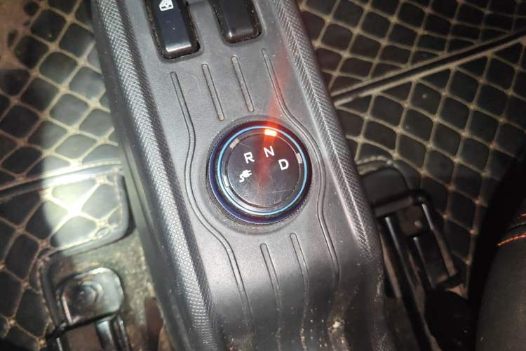 Used Wuling Hongguang MINIEV 2020 Freedom Version Lithium Iron Phosphate Gear Lever