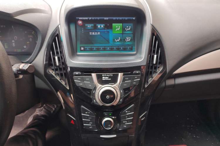 Used BYD Qin New Energy 2015 1.5T Dual-Crown Flagship Plus Edition Audio And AC Panel