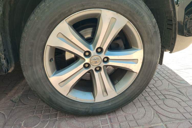 Used Toyota Highlander 2009 2.7L Two-Wheel Drive 7-Seater Luxury Edition Right Front Wheel Hub