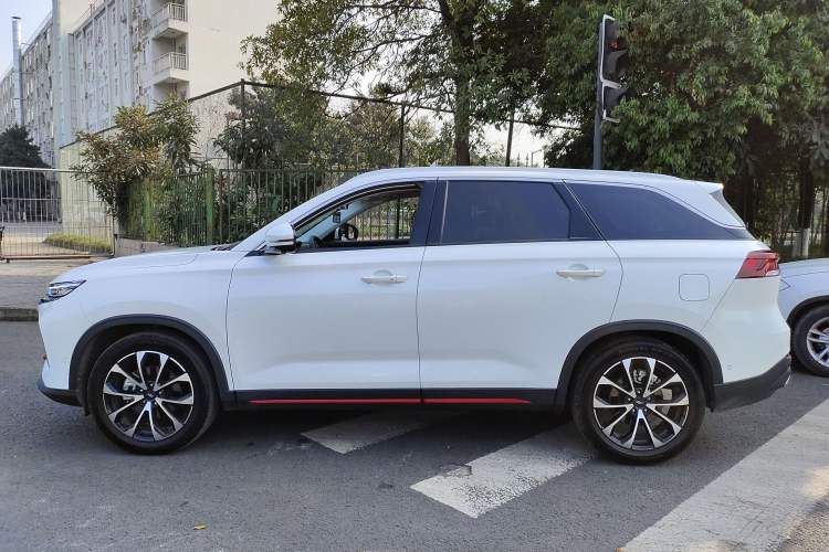 Used Oshan X7 PLUS 2023 Enjoy Edition 1.5T Automatic Pilot Model 7 Seats