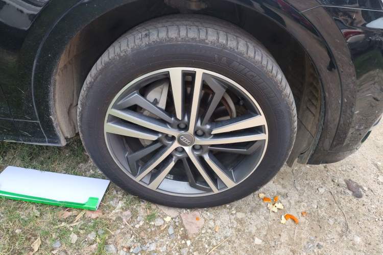 Used Audi Q5L 2020 Updated 40 TFSI Prestige Fashion Edition Right Front Wheel Hub