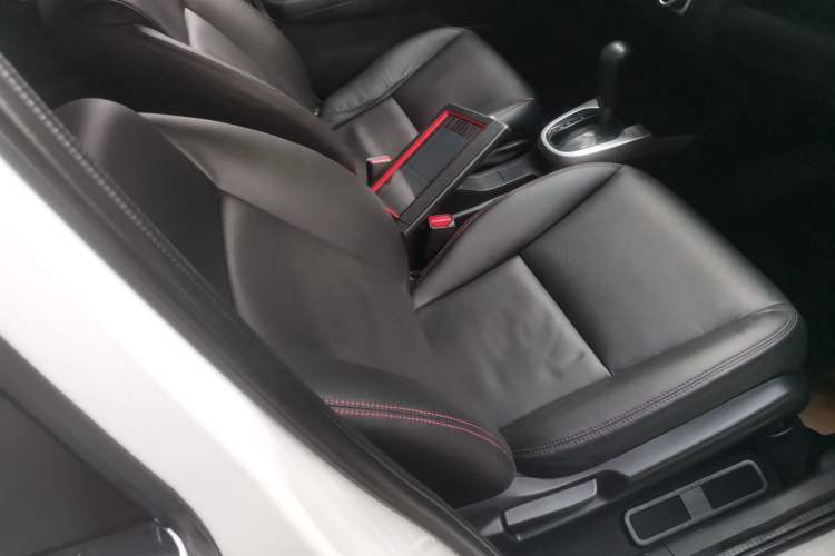 Used Honda Fit 2014 1.5L SE CVT Fashion Model Right Front Seat