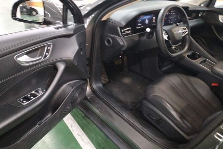 Used Roewe D7 2023 DMH 125km Superior Edition
