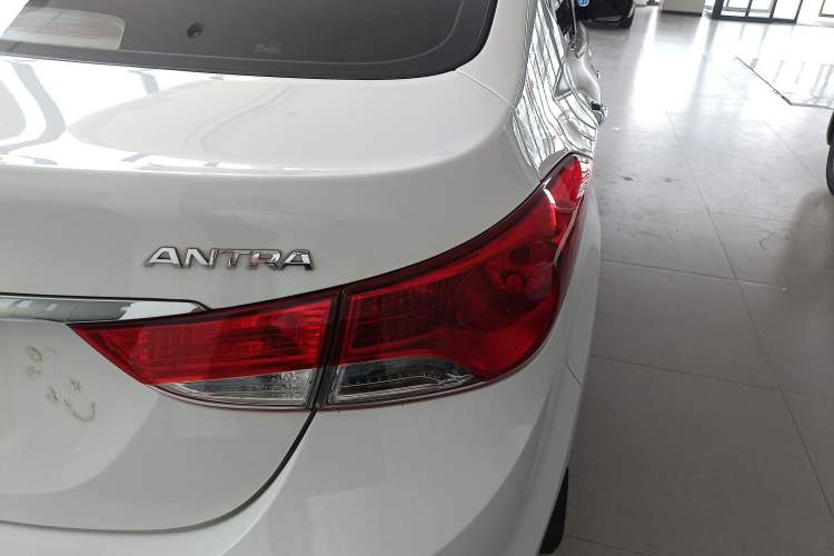 Used Hyundai Elantra (5th Generation / Langdong) 2015 1.6L Manual Leading Model

