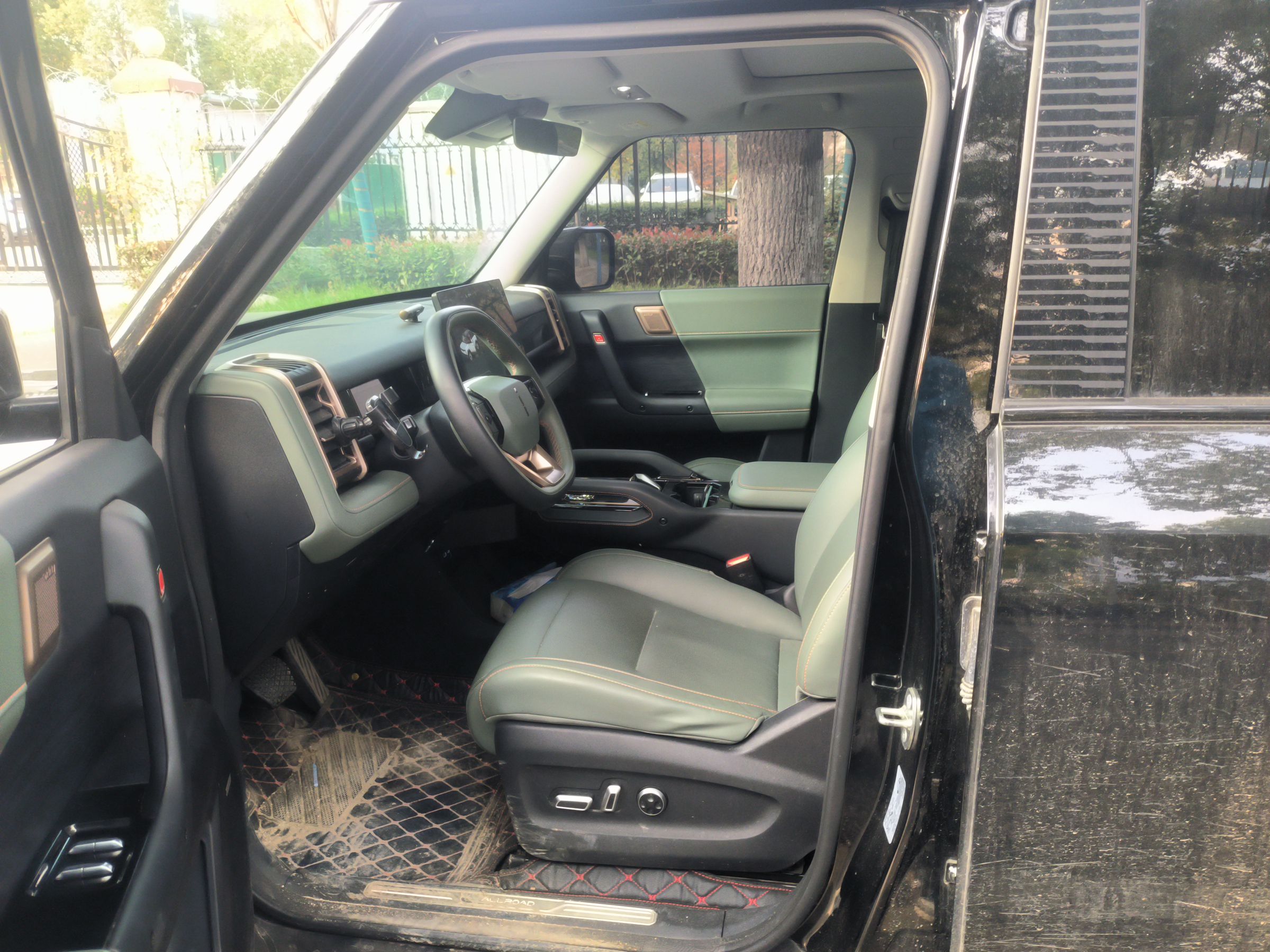 المقاعد الأمامية داخل السيارة