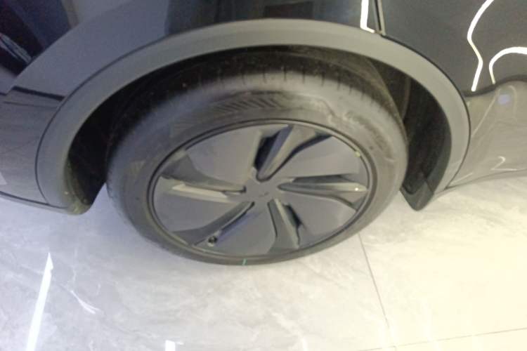 Used Tesla Model Y 2025 Rear-Wheel-Drive Version Right Rear Wheel Hub